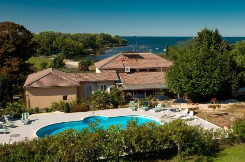 Bungalow Leo Savudrija Esterno foto